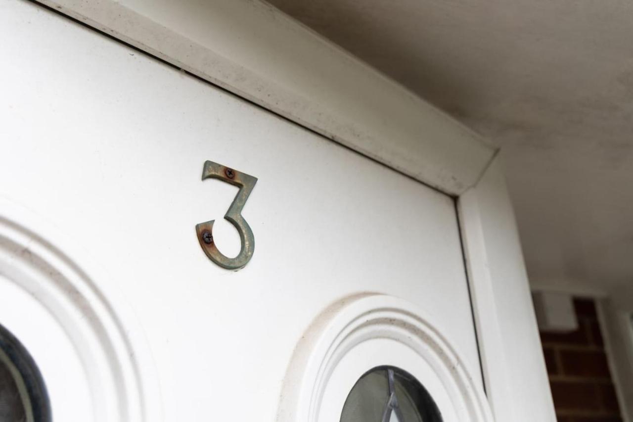 3 Bed Home Sleeps 8 People Located 1 Min From Train Stop - Otley Terrace Oldham Exterior foto